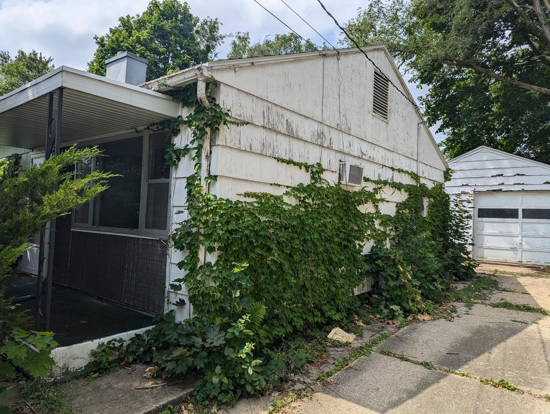 1014 W Langdon Pl., Freeport, IL 61032
