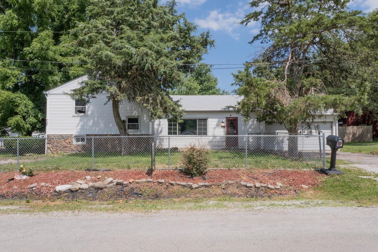 1406 N Division Ave., Urbana, IL 61801