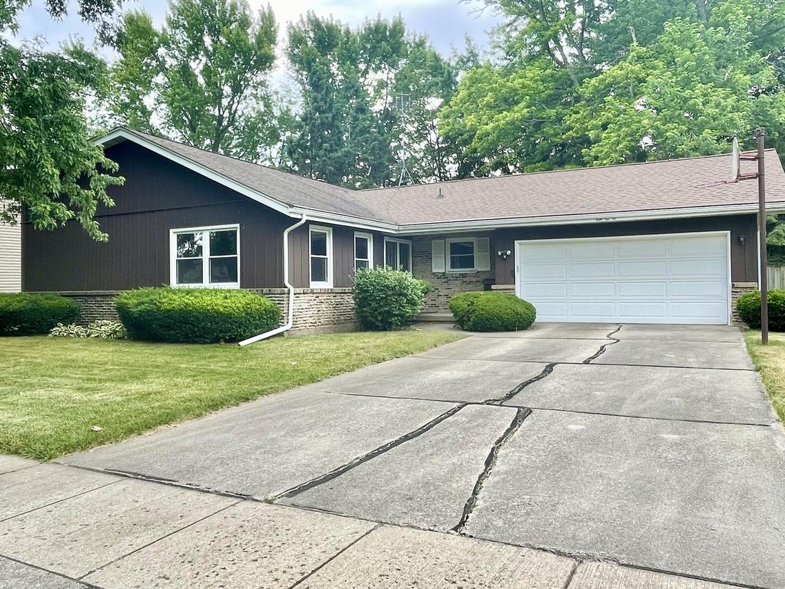 1246 Springdale Dr., Rochelle, IL