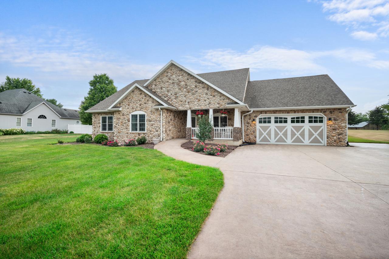 9586 E Marquand Dr., Rochelle, IL 61068