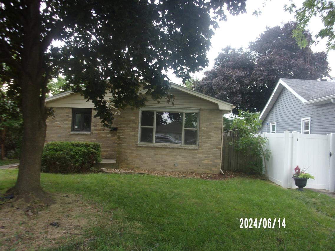 157 S Douglas Ave., Bradley, IL 60915
