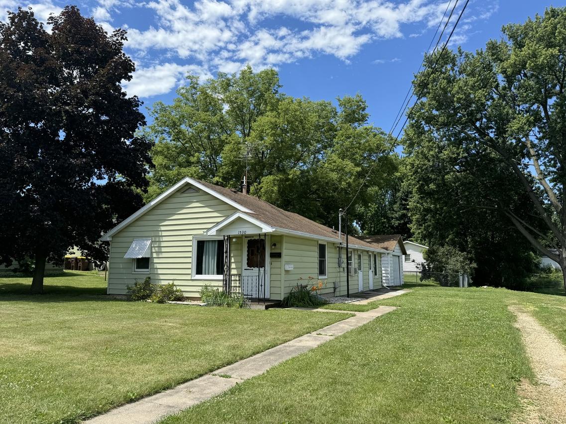 1530 S Walnut Ave., Freeport, IL 61032