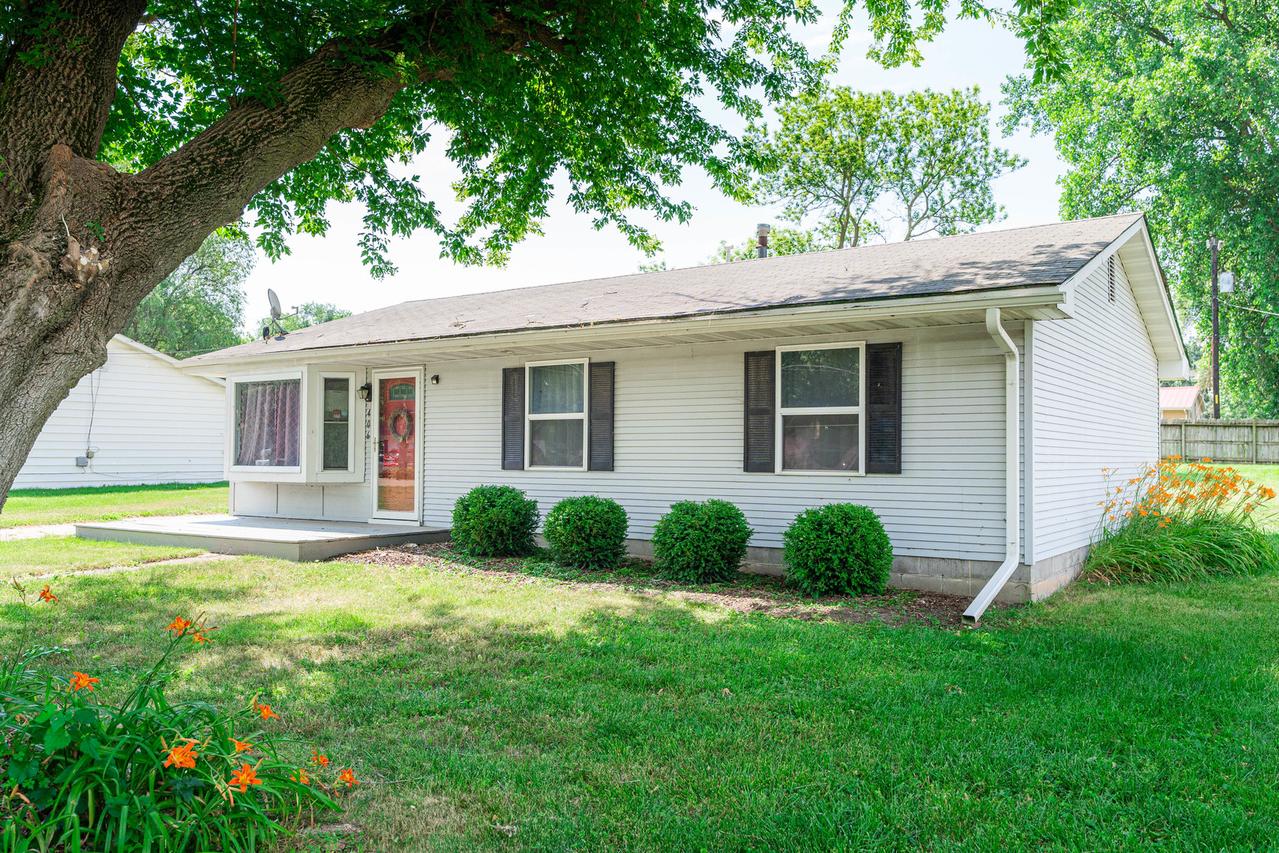 406 Hillcrest Ave., Rochelle, IL 61068