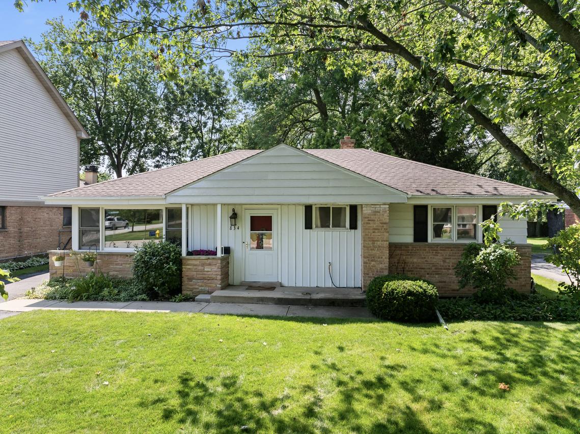 834 Meadowlark Ln., Glenview, IL 60025