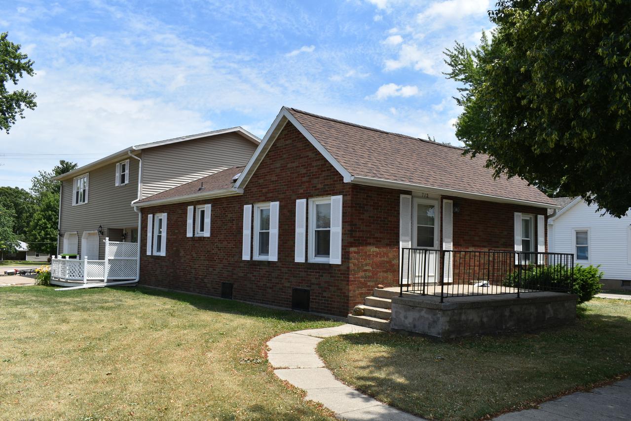 712 N Franklin St., Roanoke, IL 61561