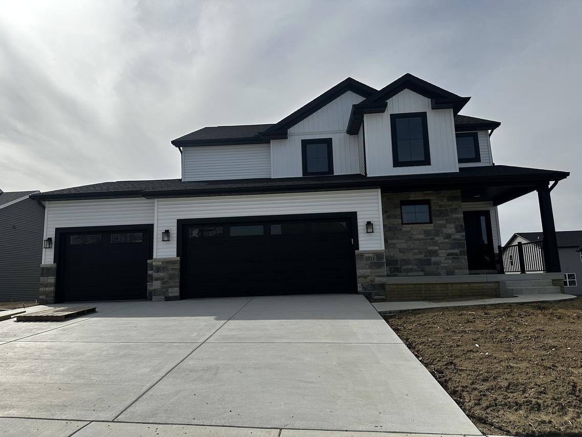 2511 Savanna Rd., Bloomington, IL 61705