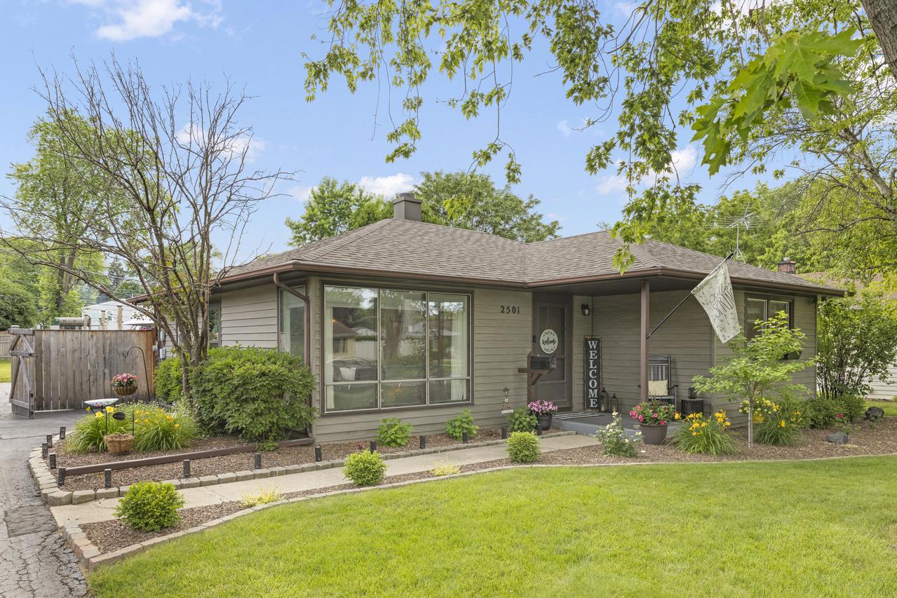 2501 Cardinal Dr., Rolling Meadows, IL 60008