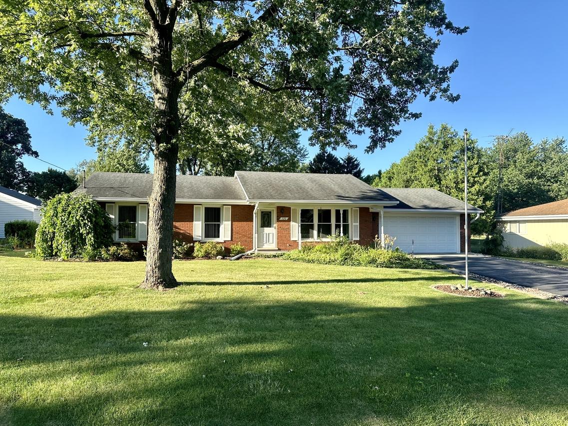 520 Pasadena Ave., Beecher, IL 60401