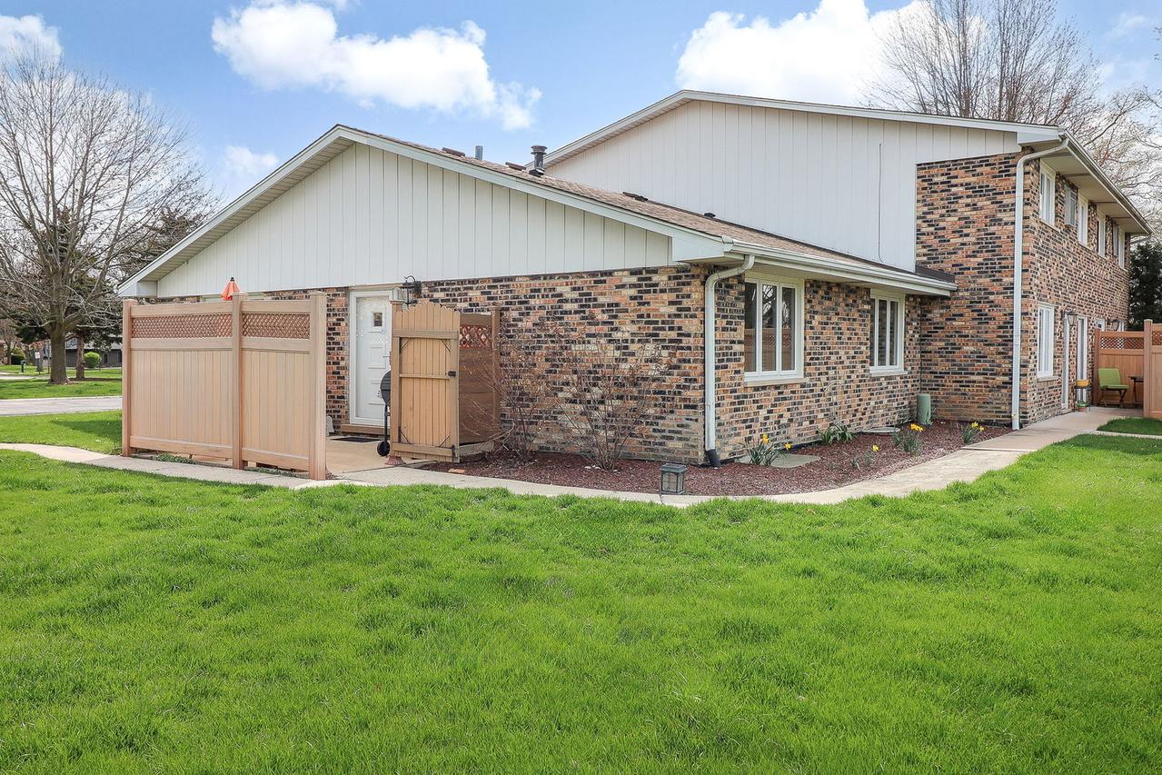 1909 Rosewood Ct. #3D, Darien, IL 60561