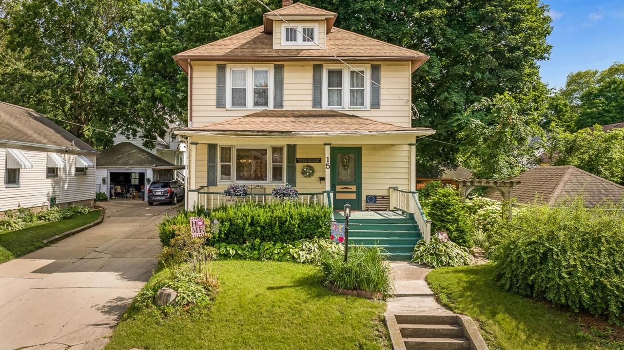 15 E Fuller St., Freeport, IL 61032