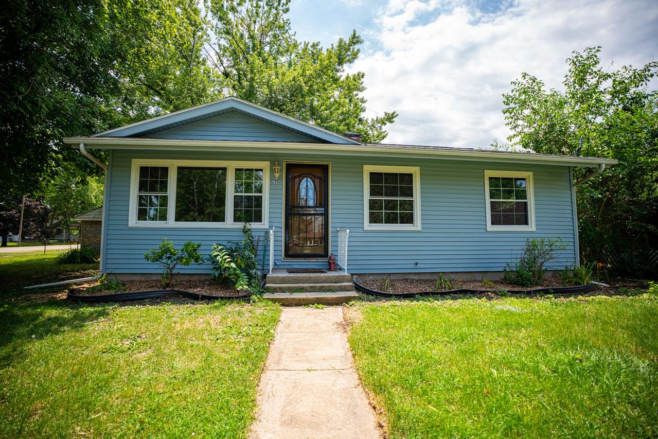 204 W Main St., Holcomb, IL 61043