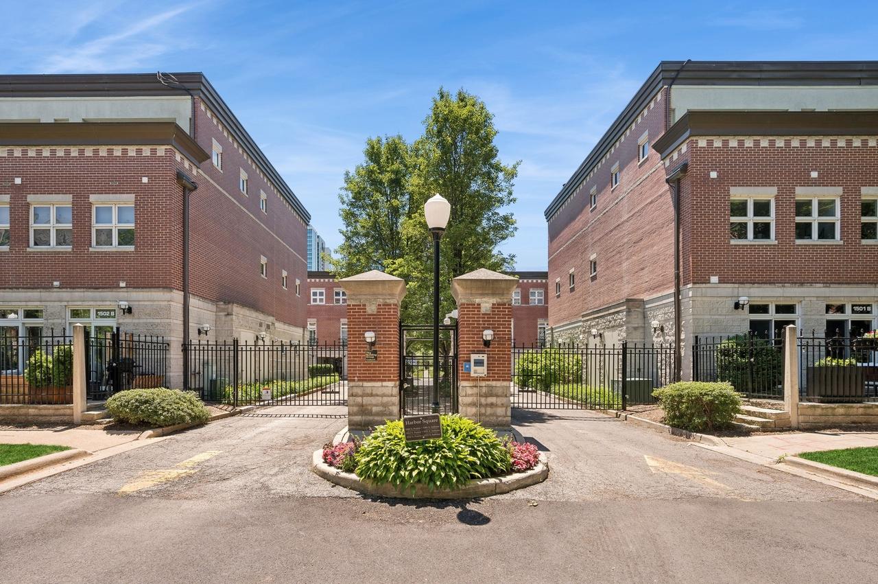 1502 S Prairie Ave. #A, Chicago, IL 60605
