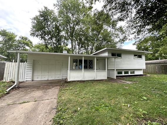 76 Circle E Dr., Montgomery, IL 60538