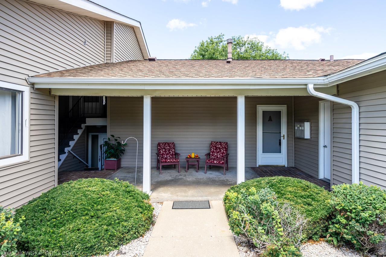 603 Devonshire Ct. #A, McHenry, IL 60050