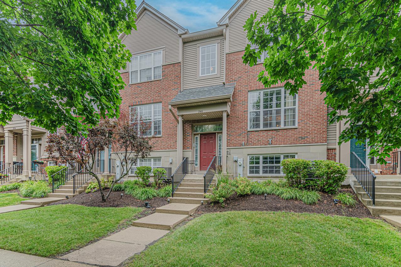 246 Station Park Cir., Grayslake, IL 60030