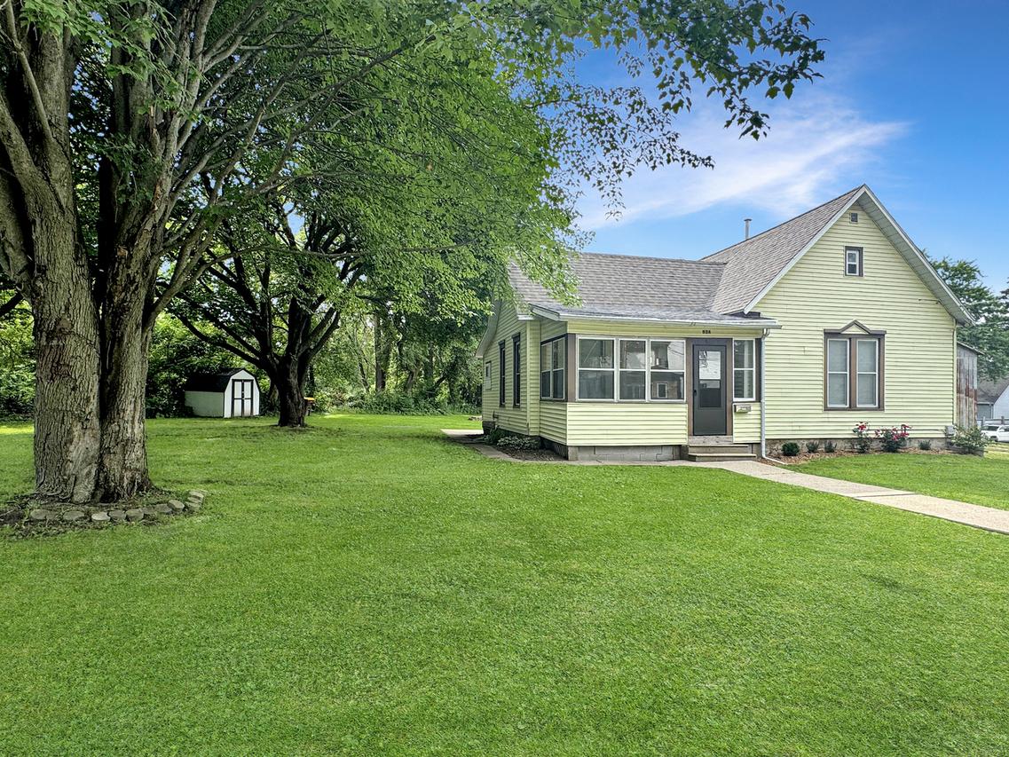 824 S 13th Ave., Freeport, IL 61032