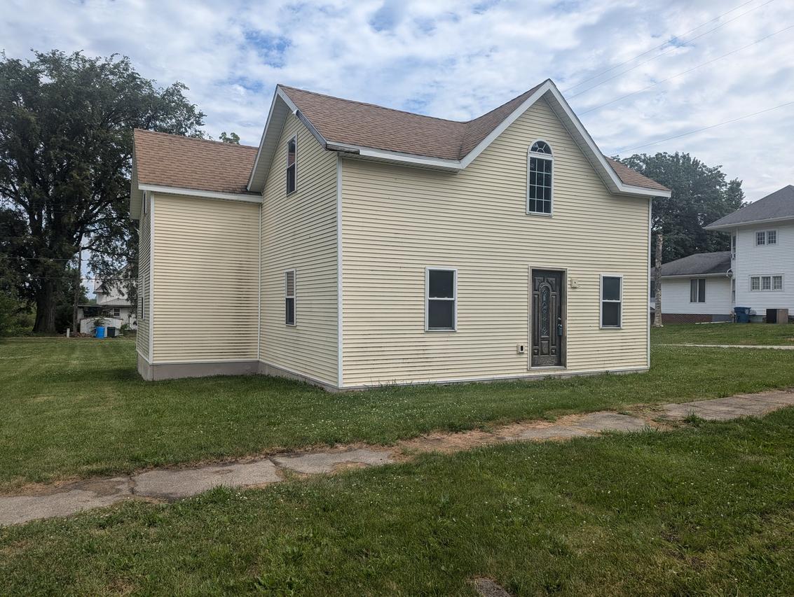 109 E State St., Fairmount, IL 61841