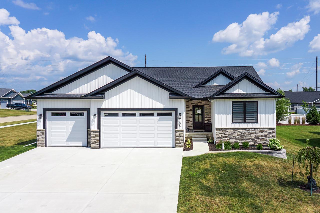 108 Trail Ridge Dr., Lexington, IL 61753