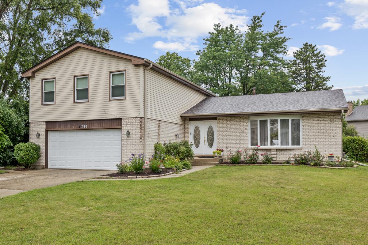 1290 Green Knolls Dr., Buffalo Grove, IL 60089