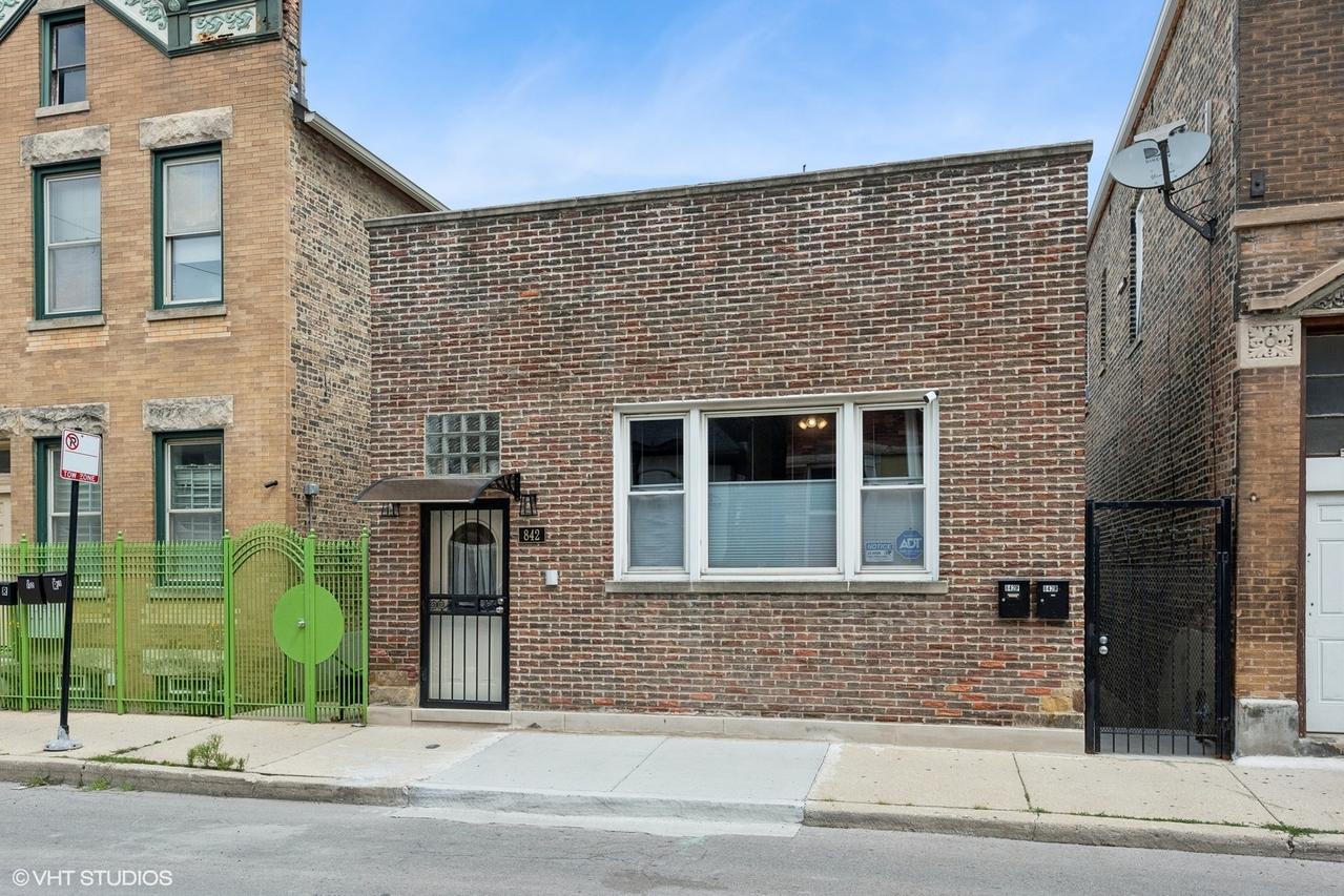 842 W 33rd St., Chicago, IL 60608