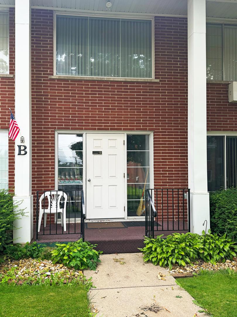 124 N Whistler Ave. #2-8, Freeport, IL 61032