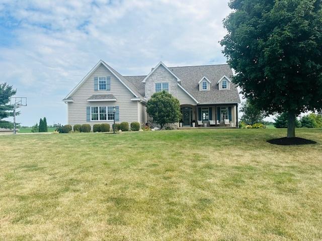 14 Fieldcrest Dr., Monticello, IL 61856