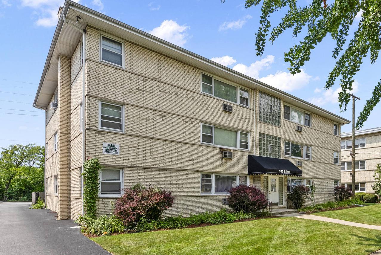 342 Beach Ave. #1B, La Grange Park, IL 60526