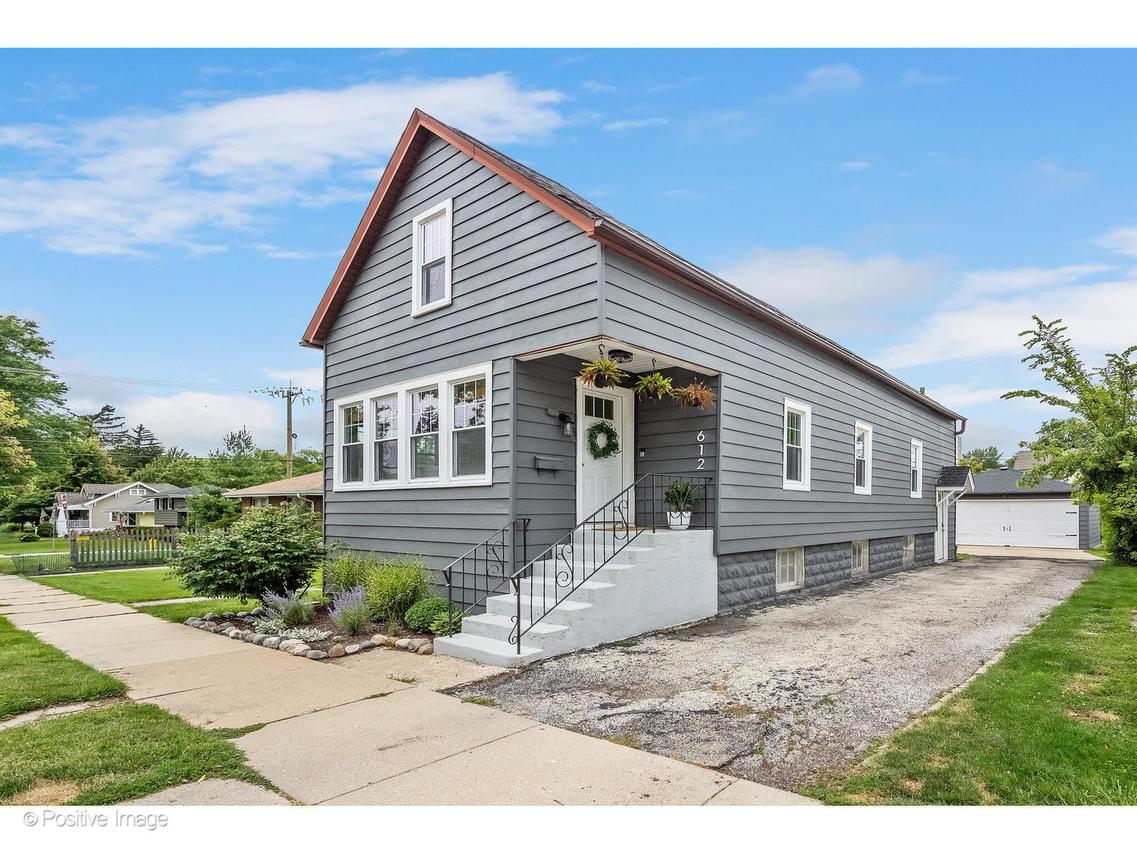 612 Prairie Ave., Downers Grove, IL 60515