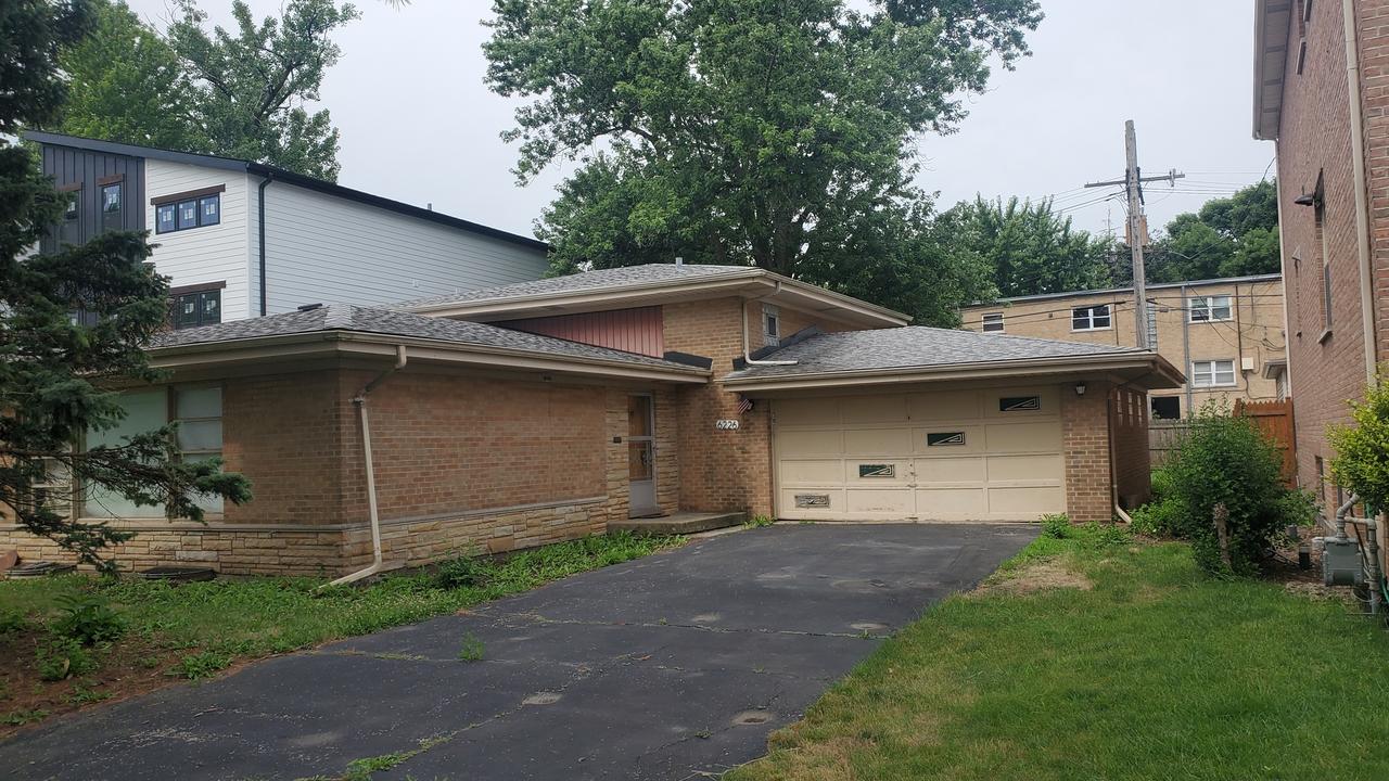 6226 N Keating Ave., Chicago, IL 60646