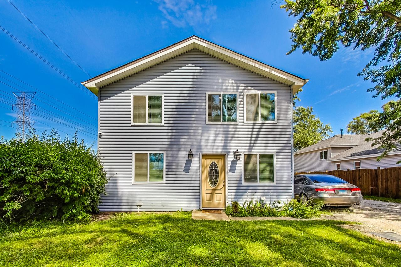 821 N Indiana St., Elmhurst, IL 60126