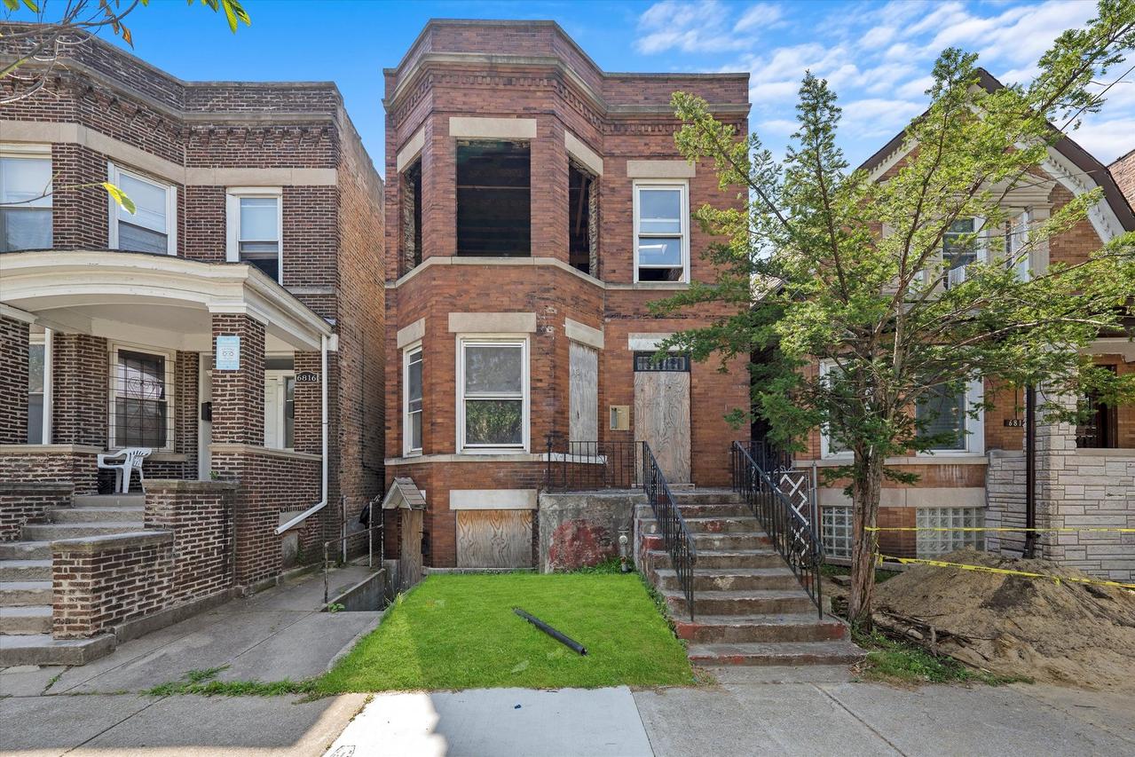 6814 S Champlain Ave., Chicago, IL 60637