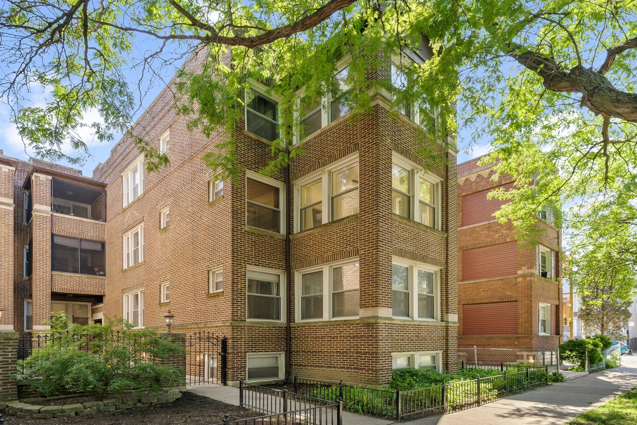 3355 W Wilson Ave. #2F, Chicago, IL 60625