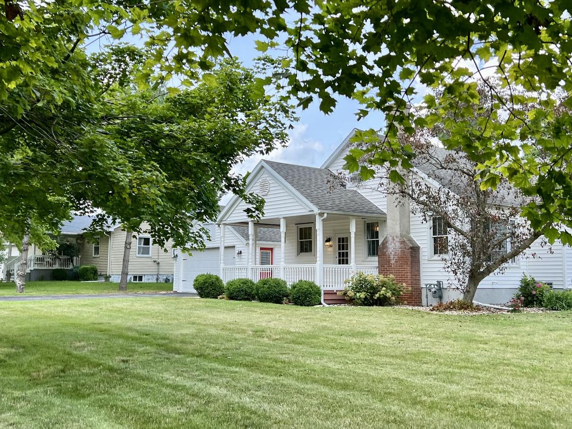 180 S Locust St., Clifton, IL 60927
