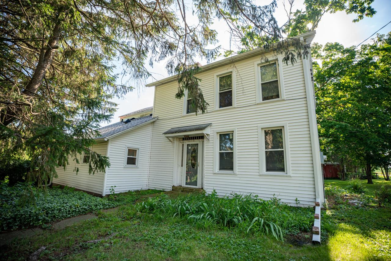 8482 N Afolkey Rd., Dakota, IL 61018