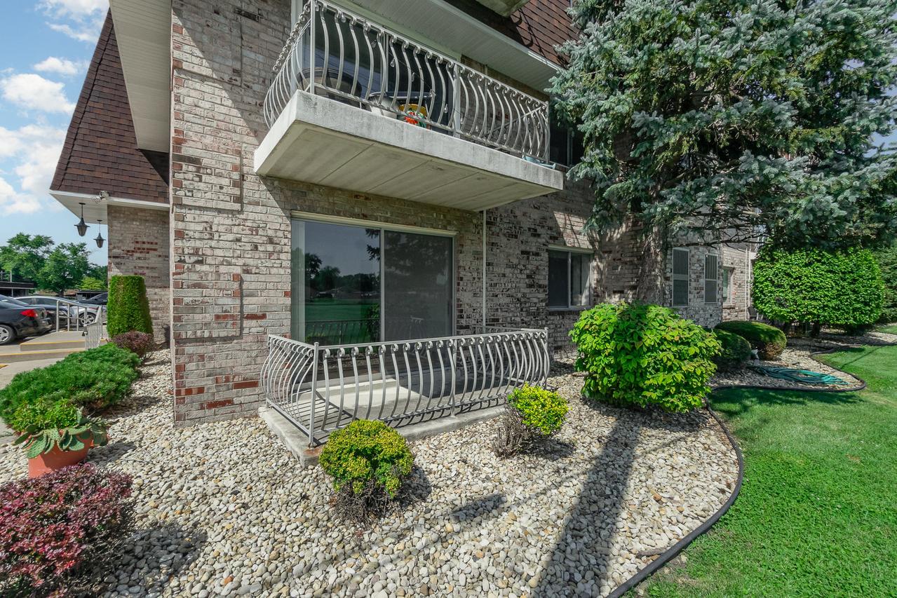 3237 S Manor Dr. #109, Lansing, IL 60438