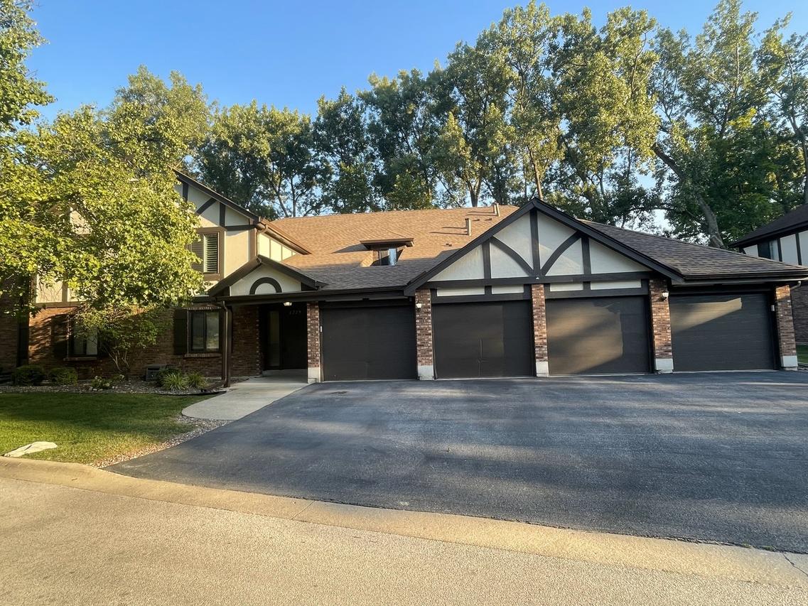 8225 Willow Dr. #D, Palos Hills, IL 60465