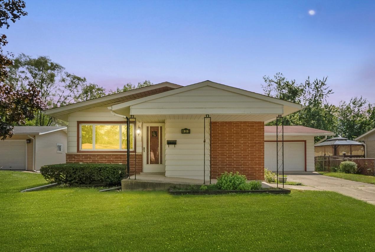 433 N Pleasant Dr., Glenwood, IL 60425