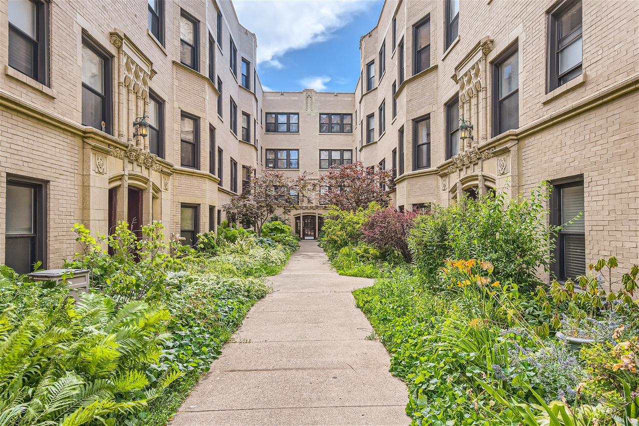 7438 N Hermitage Ave. #3F, Chicago, IL 60626