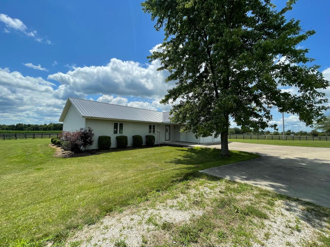 21585 N 900 East Rd., Danville, IL 61834