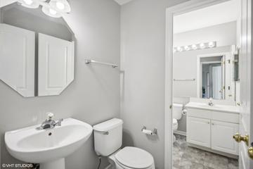 2246 S Lincoln St., Lombard, IL 60148