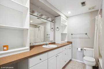 2246 S Lincoln St., Lombard, IL 60148