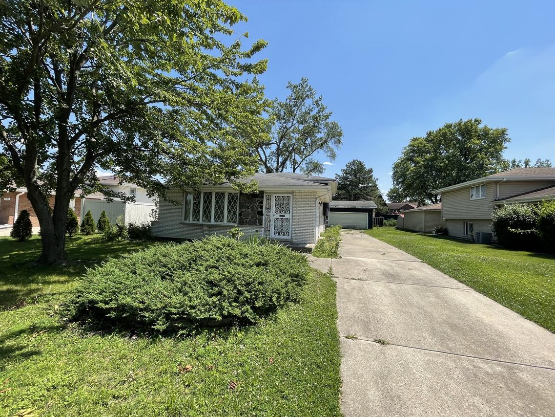 7641 S 88th Ave., Justice, IL 60458