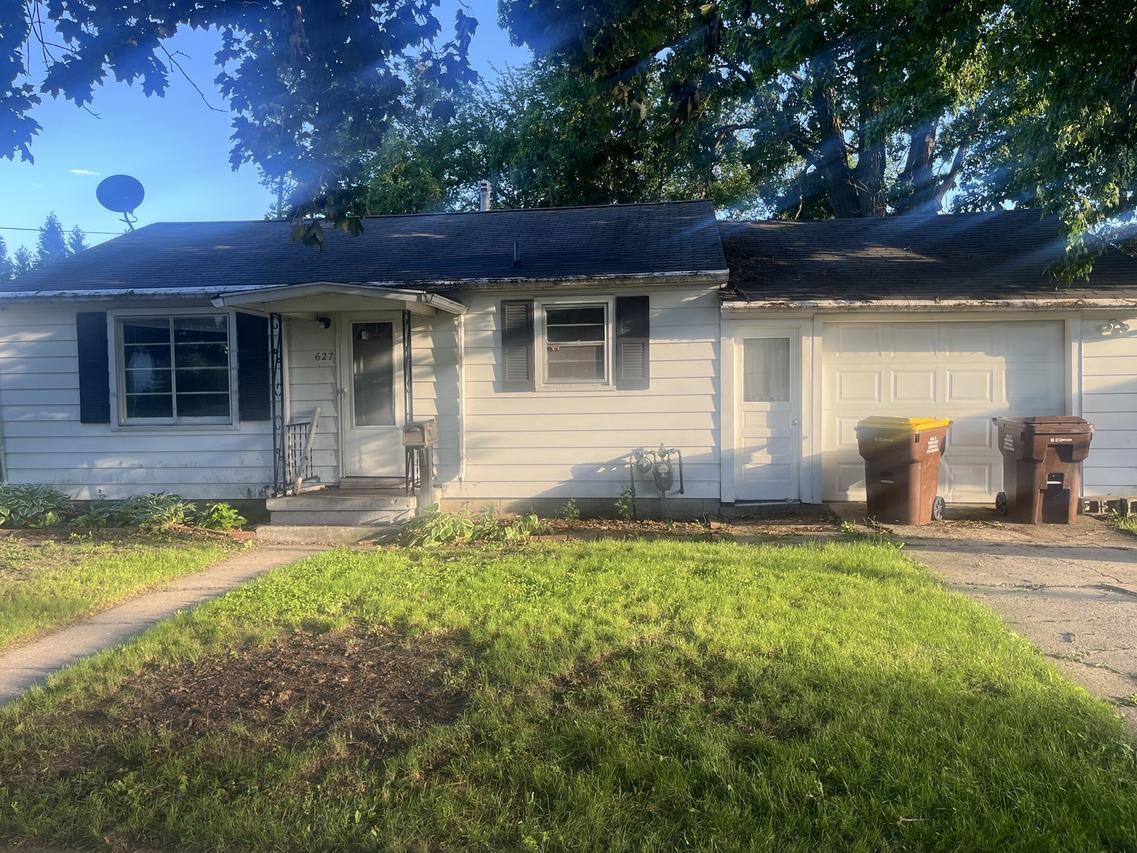 627 W Homer St., Freeport, IL 61032