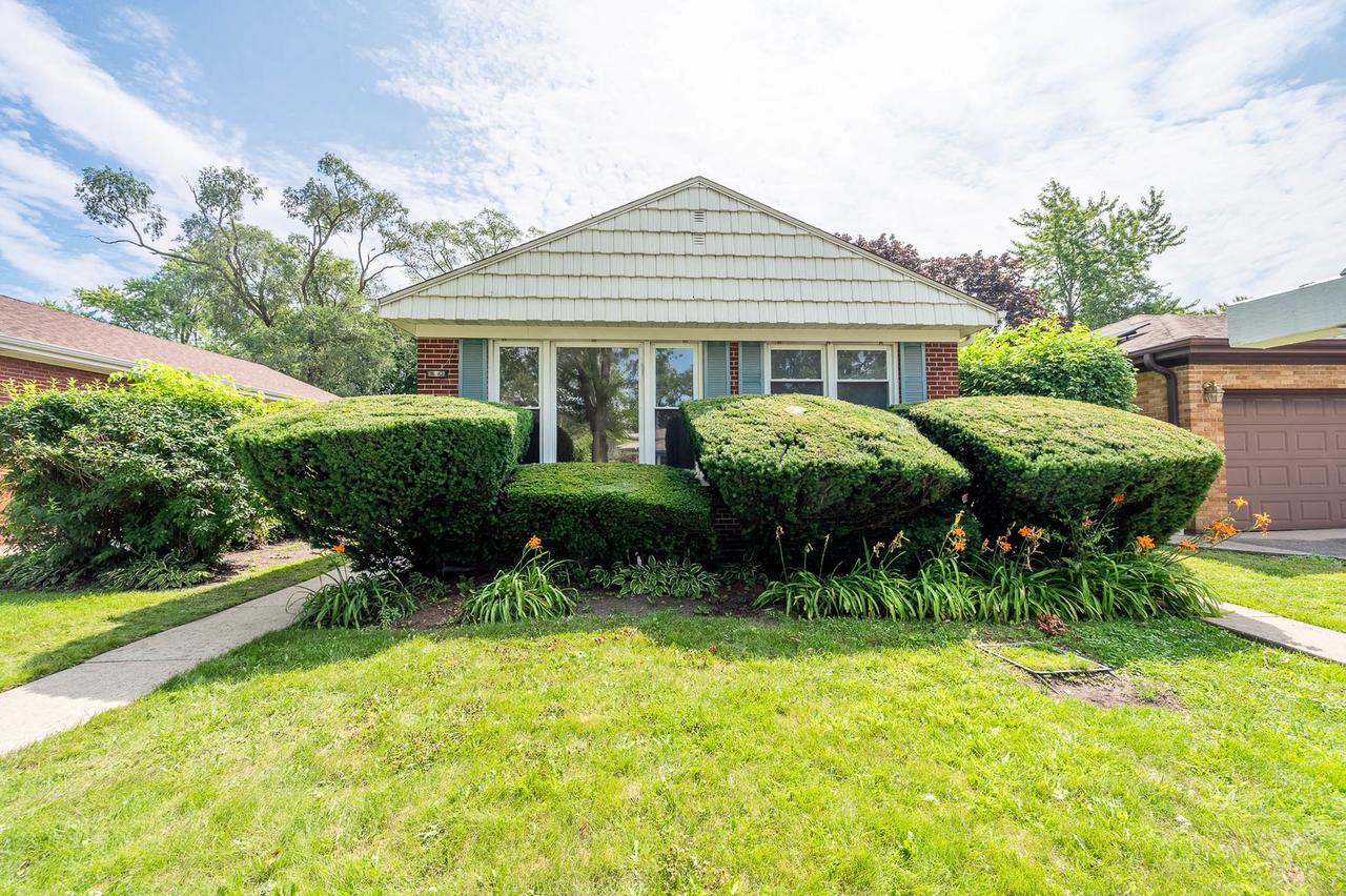 8521 Lawndale Ave., Skokie, IL 60076