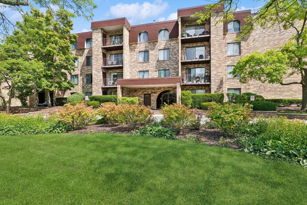 2150 Valencia Dr. #204A, Northbrook, IL 60062