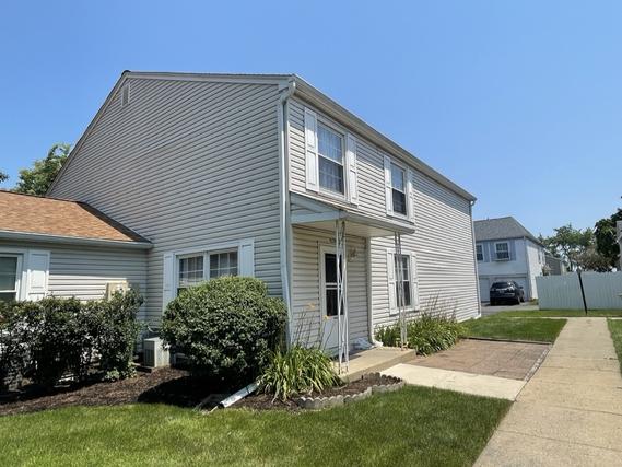 423 James Ct. #B, Glendale Heights, IL 60139