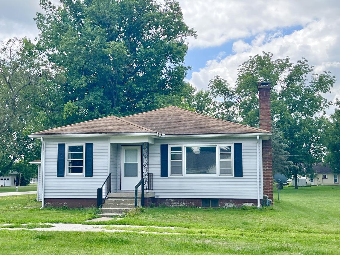 330 E Vine St., Piper City, IL 60959