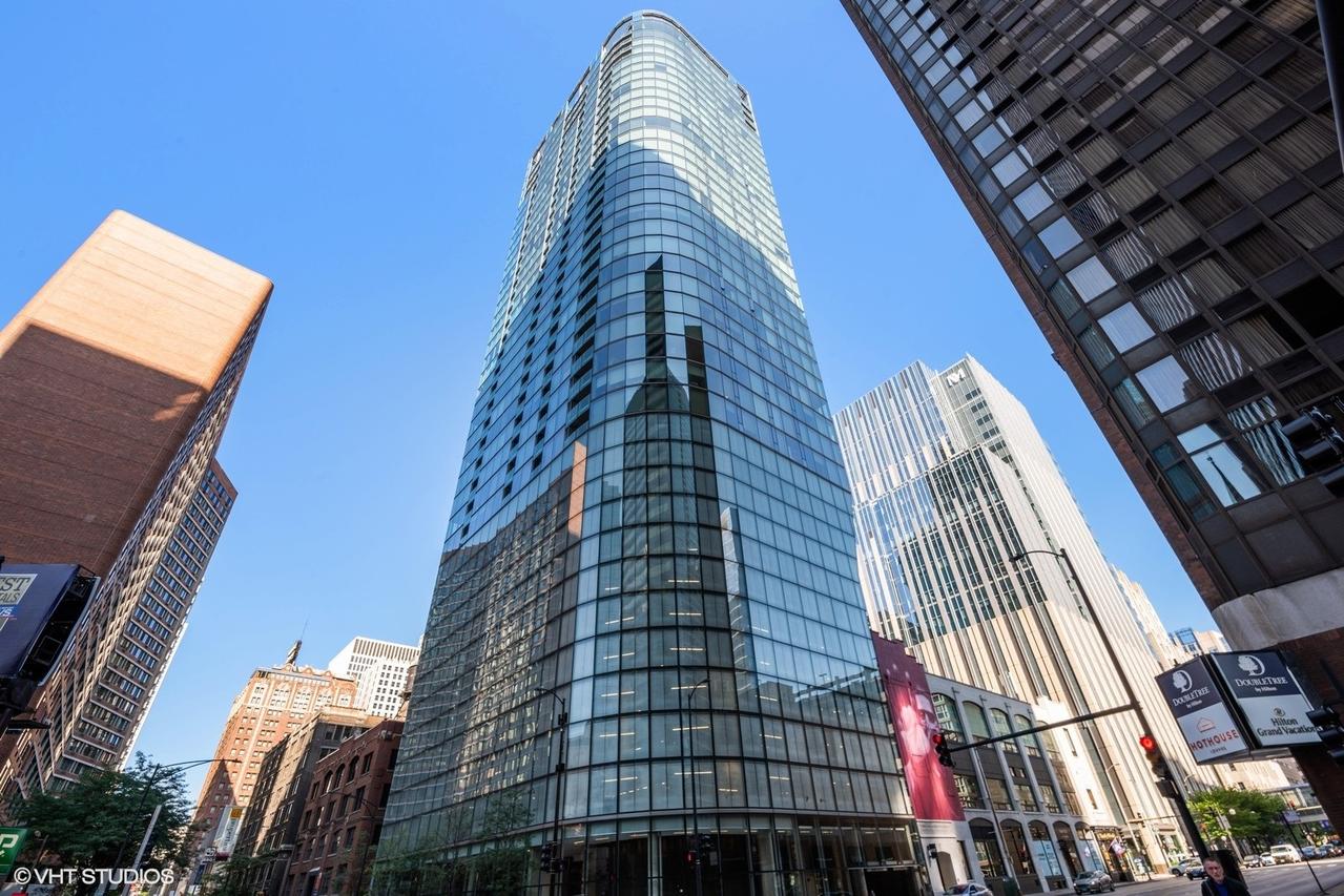 600 N Fairbanks Ct. #P10-19, Chicago, IL 60611