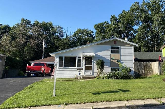 1717 Queens Ct., Carpentersville, IL 60110