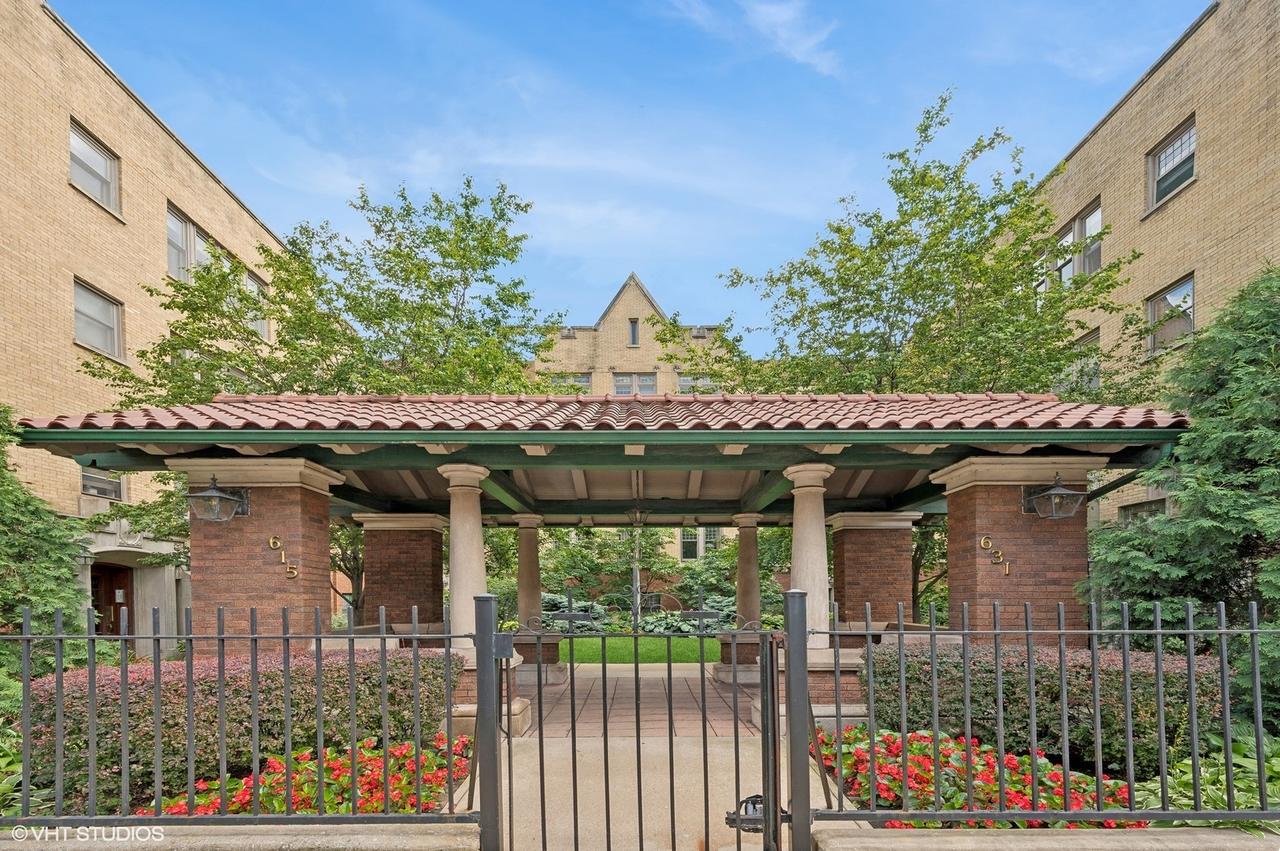 617 W Addison St. #2, Chicago, IL 60613